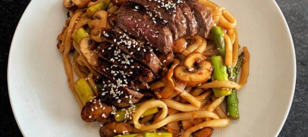 Beef udon noedels